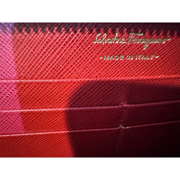 Salvatore Ferragamo Red Saffino Vara Ribbon long wallet Zip - Picture 6 of 13